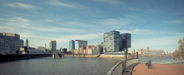 Germany, Duesseldorf, View of Media harbour - DWIF000148