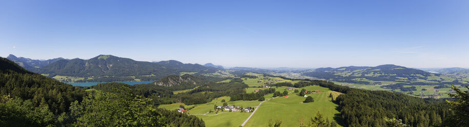 Österreich, Bundesland Salzburg, Salzkammergut, Blick zum Fuschlsee links, Filbing, Thalgau, Irrsee rechts, Panorama - SIEF005721