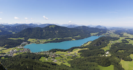 Österreich, Bundesland Salzburg, Salzkammergut, Fuschl am See, Blick auf den Fuschlsee und den Filbingberg, Panorama - SIEF005731