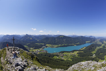 Österreich, Bundesland Salzburg, Salzkammergut, Blick vom Frauenkopf auf Fuschl am See und den Fuschlsee - SIEF005733