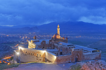 Turkey, Eastern Anatolia, Anatolia, Agri province, Dogubeyazit, Ishak Pasha Palace in the evening - SIEF005737