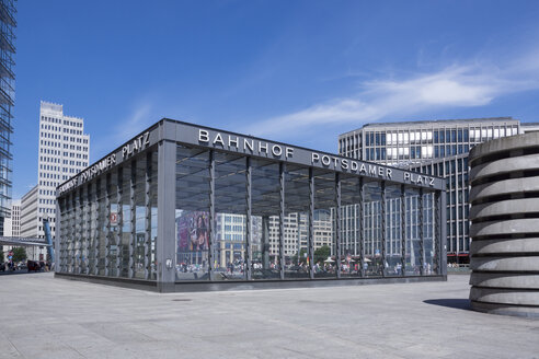 Deutschland, Berlin, Blick auf den Bahnhof am Potsdamer Platz - WIF000938