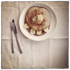 Buckwheat pancakes with banana and peanut butter - EVGF000762