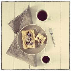 Filo pastry with banana and chocolate and tea - EVGF000769