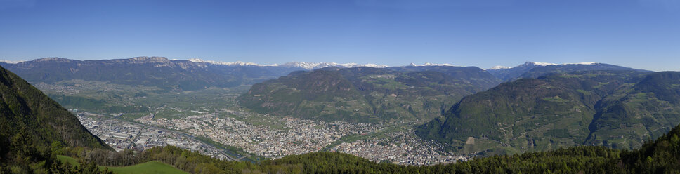 Italien, Südtirol, Blick von Kohlern über Bozen - LBF000898