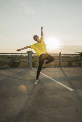 Young ballet dancer exercising on a parking level - UUF001624