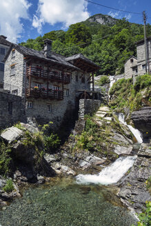 Schweiz, Tessin, Valle Onsernone, Wassermühle im Bergdorf Vergeletto - WEF000192