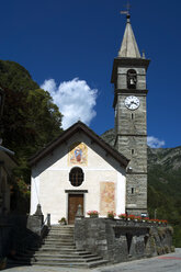 Schweiz, Tessin, Valle Onsernone, Dorfkirche in Russo - WEF000193