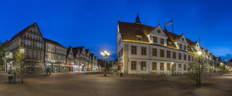 Deutschland, Niedersachsen, Celle, Altes Rathaus, Blaue Stunde - PVCF000067