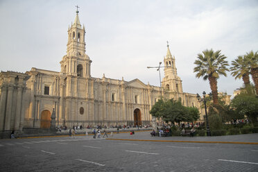 Südamerika, Peru, Arequipa, Basilika Kathedrale von Arequipa - KRPF000634