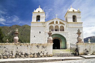Südamerika, Maca, Blick auf die Santa-Ana-Kirche - KRPF000662