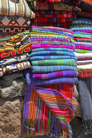 Farbenfrohes peruanisches Kunsthandwerk und Souvenirs, lizenzfreies Stockfoto