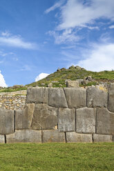 Südamerika, Blick auf die Ruinen von Saksaywaman in Cusco - KRPF000696