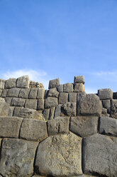 Südamerika, Blick auf die Ruinen von Saksaywaman in Cusco - KRPF000699