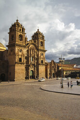 Südamerika, Peru, Cusco, Blick auf die Jesuitenkirche La Compania de Jesus - KRPF000703