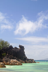 Seychellen, Blick auf den Strand der Insel Curieuse - KRPF000720