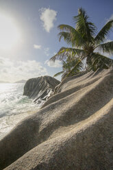 Seychellen, Insel La Digue, Anse Source D'Argent, Felsen am Strand - KRPF000731