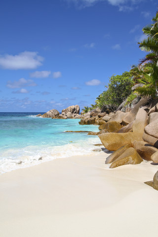 Seychellen, Blick auf den Strand Anse Cocos auf der Insel La Digue, lizenzfreies Stockfoto