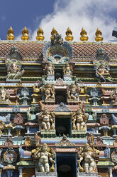 Seychellen, Insel Mahe, Victoria, Hindu-Tempel, Fassade mit Figurinen - KRPF000764