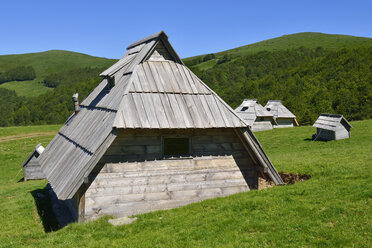 Montenegro, Crna Gora, Traditionelle Hütten im Bjelasica-Gebirge - ES001329