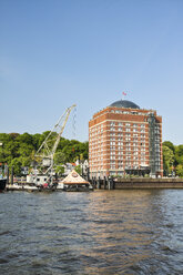 Germany, Hamburg, Oevelgoenne, Pier at the Elbe river - KRP000943