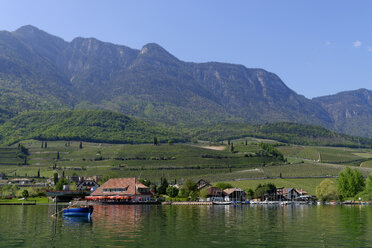 Italien, Südtirol, Südtiroler Unterland, Ueberetsch, Kaltern, Kalterer See, St. Josef am See - LB000930