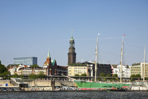 Deutschland, Hamburg, Hamburger Hafen, St. Pauli Piers - KRPF000992