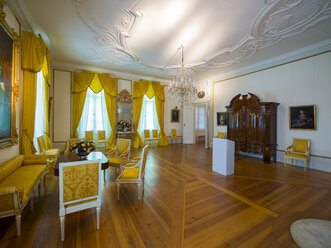 Deutschland, Eutin, Schloss Eutin, Ausstellungsräume mit historischem Interieur - AMF002605