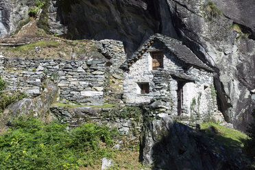 Schweiz, Tessin, Valle Maggia, Cevio, Bignasco, Historische Stätte Sott Piodau, Doerrhaus, Lagerhaus - WEF000197