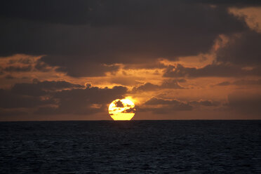 Dominikanische Republik, Karibisches Meer, Silverbanks, Sonnenuntergang - ZCF000135