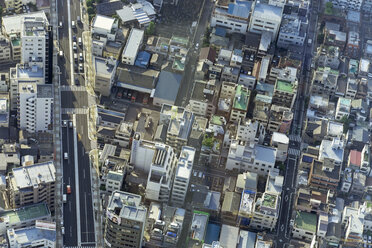 Japan, Tokio, Stadtbild, Wohnhäuser und Straßen - HL000687