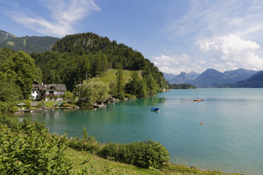 Austria, Salzkammergut, Salzburg State, Lake Wolfgangsee, Sankt Gilgen, Brunnwinkl - SIEF005774