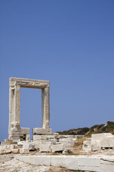 Griechenland, Kykladen, Naxos, Tor zum Tempel des Apollo - KRPF000894