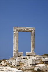 Griechenland, Kykladen, Naxos, Tor zum Tempel des Apollo - KRPF000857