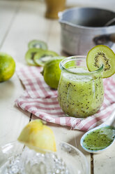 Gekühlte Kiwisuppe im Glas - SBDF001177