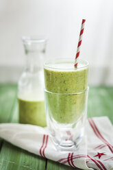 Grüner Smoothie mit Kiwi, Banane und Spinat - SBDF001193