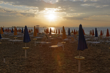 Italy, Friuli-Venezia Giulia, Province of Udine, Lignano Sabbiadoro, Beach with sun loungers in the evening - GFF000538