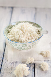 Bowl of cauliflower rice and cauliflower florets - SBDF001225