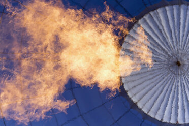 Flame inside air balloon - HLF000636