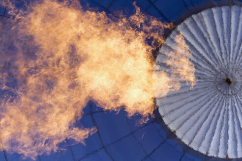 Flamme im Luftballon - HLF000636