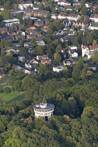 Deutschland, Aachen, Luftaufnahme der Stadt mit Wasserturm Belvedere, lizenzfreies Stockfoto