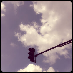 Traffic light and clouds - SHIF000048