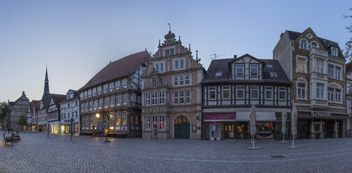 Germany, Lower Saxony, Hameln, old town in the evening - PVCF000079