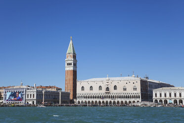 Italien, Venetien, Venedig, Markusplatz mit Dogenpalast und Campanile - GWF003307