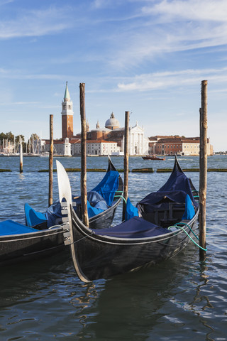 Italien, Venetien, Venedig, Blick auf die Kirche San Giorgio Maggiore, Canale di San Marco, Gondeln, lizenzfreies Stockfoto