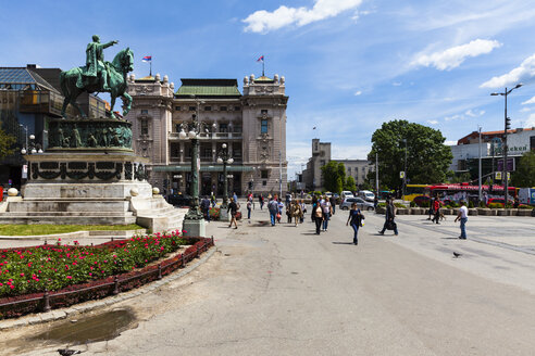 Serbien, Belgrad, Platz der Republik mit Mihailo Obrenovic-Denkmal - AMF002650