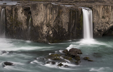 Island, Pingeyjarsveit, Godafoss Wasserfall - MKF000072