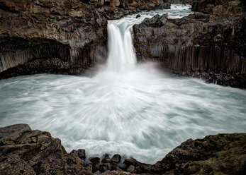 Island, Hochland, Wasserfall Aldeyjarfoss - MKFF000098