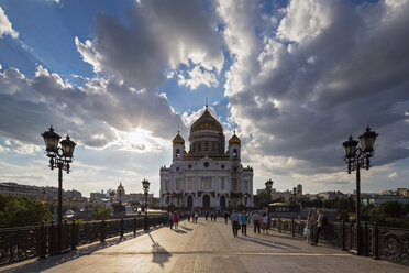 Russland, Moskau, Christ-Erlöser-Kathedrale und Patriarchatsbrücke - FOF006726