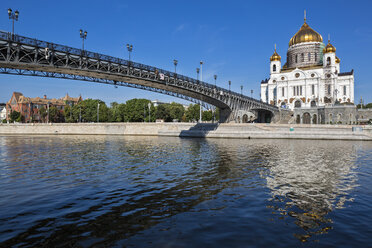 Russland, Moskau, Christ-Erlöser-Kathedrale und Patriarshy-Brücke über die Moskwa - FOF006737